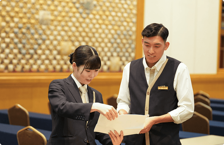 他部門とも密に情報共有し、サービス品質向上を図ります。​