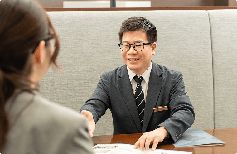 社内外のニーズを分析し、イベント企画やシーズンに応じた販促施策の立案・運営を担当します。